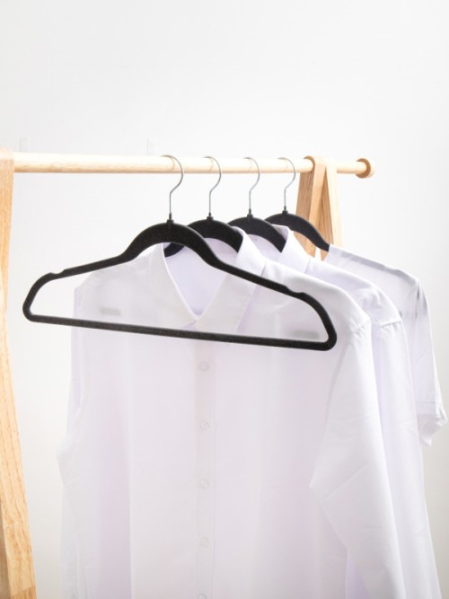 ชุดไม้แขวนเสื้อกำมะหยี่ 4 ชิ้น