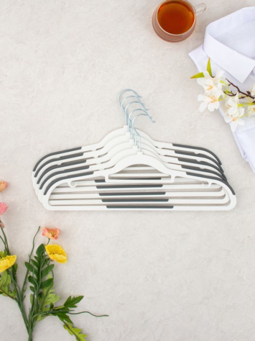 ชุดไม้แขวนเสื้อที่มีคุณสมบัติป้องกันการลื่น (Non-Slip) ขนาด 5 ชิ้น
