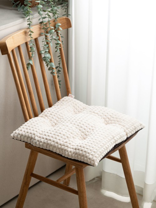 เบาะรองนั่ง นุ่มสบาย ช่วยให้นั่งอุ่นได้ทุกที่ทุกเวลา 43 X 43 ซม. สีครีม
