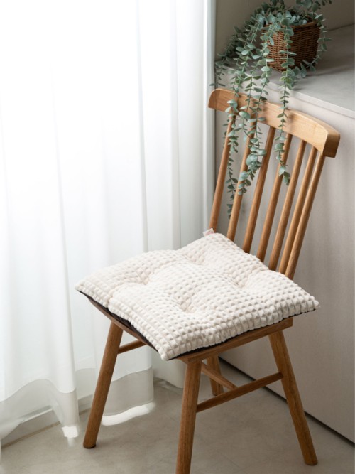 เบาะรองนั่ง นุ่มสบาย ช่วยให้นั่งอุ่นได้ทุกที่ทุกเวลา 43 X 43 ซม. สีครีม