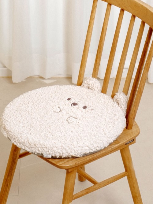 หมอนอิงรูปตัวละครสุดน่ารักและแสนสบาย หมอนกลม Winter Together ขนาด 40 ซม. สีครีม