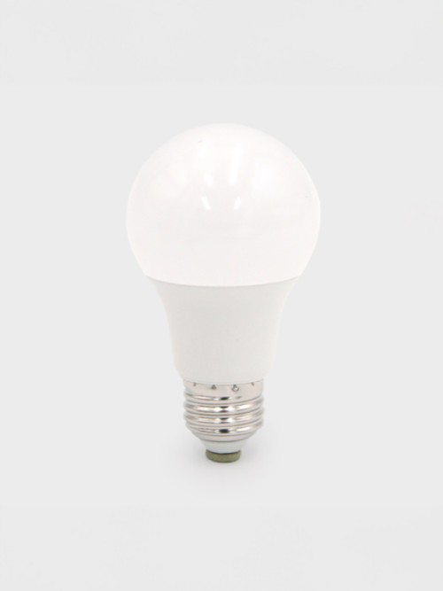 หลอดไฟ LED KUMHO 8วัตต์ แสงสีเหลืองอ่อน