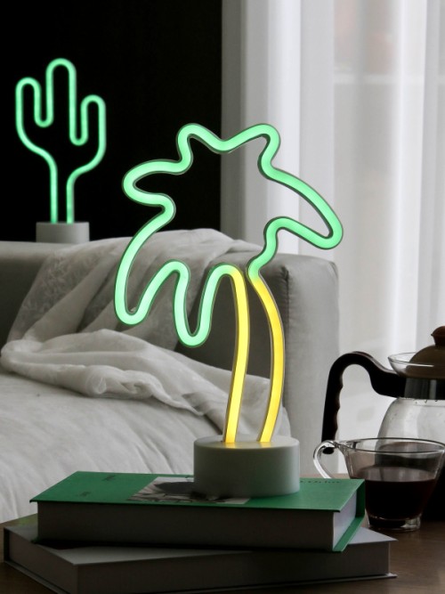 ไฟ LED ในรูปแบบของพืช เช่น ต้นกระบองเพชร และ ต้นปาล์ม ที่ใช้ตกแต่งภายในบ้านหรือสถานที่ต่างๆ