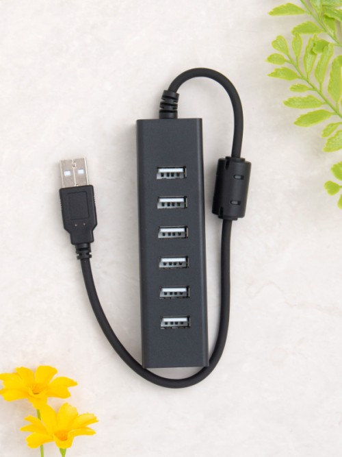 Multi-Hub USB ที่มี 7 พอร์ต สามารถเชื่อมต่ออุปกรณ์ได้หลากหลาย รวมถึงโทรศัพท์มือถือ iPad และแบตเตอรี่พกพา สายมีความยาวประมาณ 30ซม.