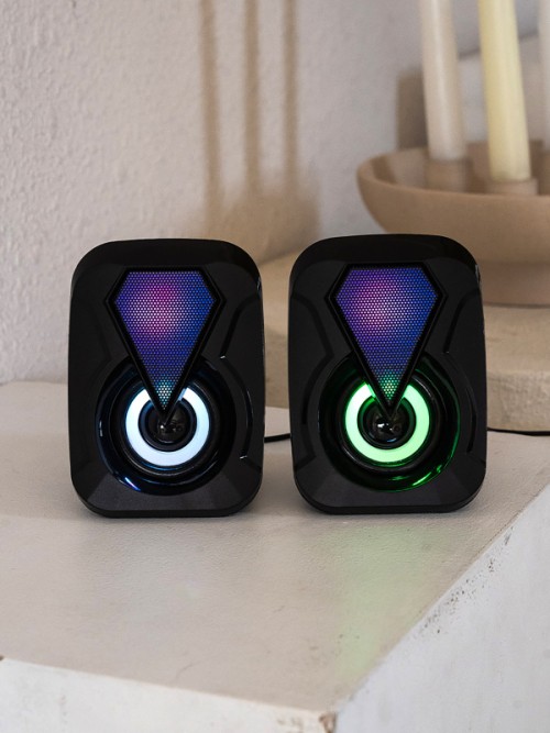 ลำโพงแบบ 2 ช่องสัญญาณที่มีการเชื่อมต่อผ่านสายและมีไฟ LED เจ็ดสี ความยาวสายไฟ 1.3เมตร ให้คุณใช้งานได้สะดวกสบาย