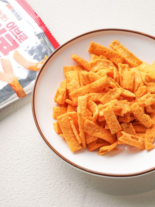 ขนม Chili Corn รสชาติที่มีความเผ็ดและเปรี้ยวเล็กน้อย 75กรัม
