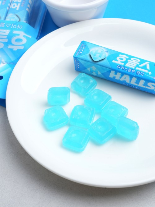 ลูกอม Halls รส Ice Blue 2 แพ็ค (27.9กรัม)