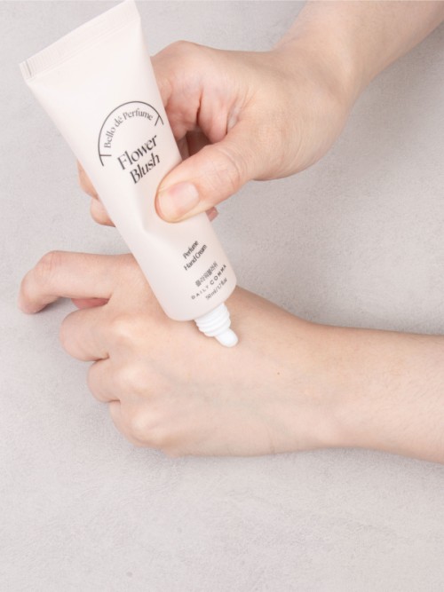ครีมทามือ Daily Comma กลิ่น Flower Blush 50 มล.