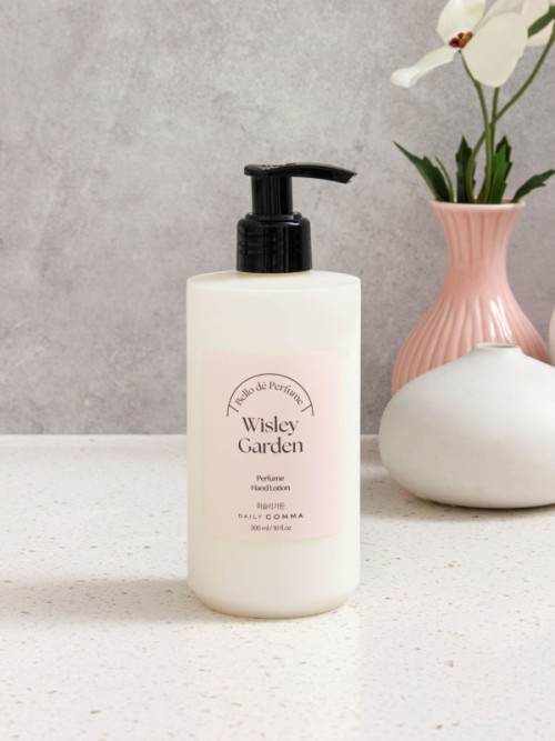 โลชั่นทามือ Daily Comma กลิ่น Whistling Garden 300 มล.