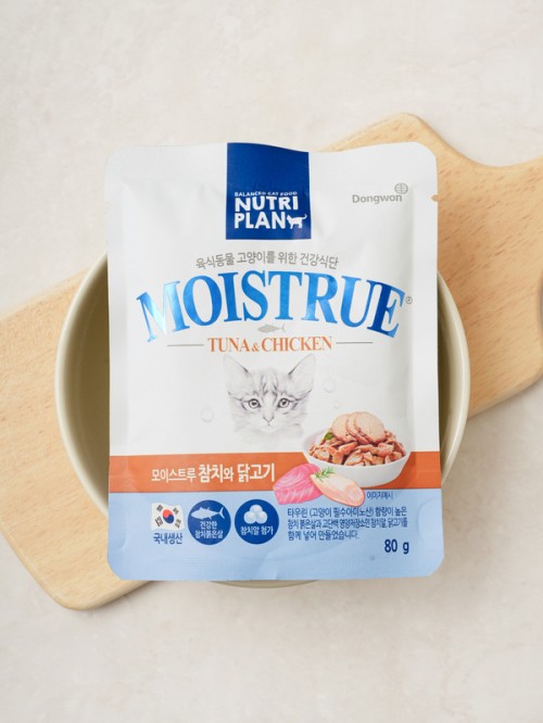 อาหารแมวแบบเปียก Dongwon Nutriplan Moisture รสปลาทูน่าและเนื้อไก่ (80กรัม)