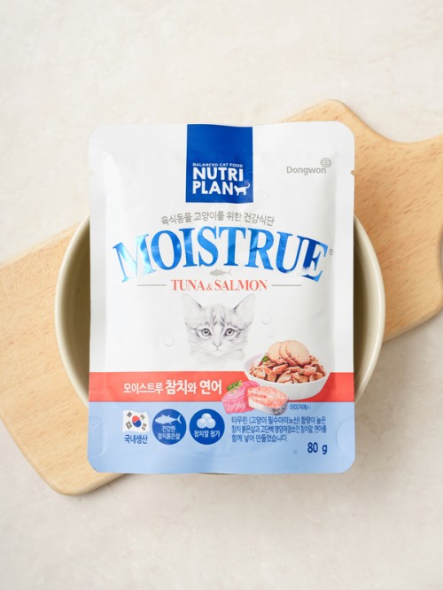อาหารแมวแบบเปียก Dongwon Nutriplan Moisture รสปลาทูน่าและแซลม่อน (80กรัม)