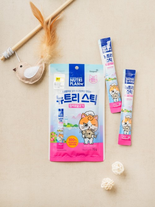 อาหารแมว Dongwon Nutristic รสทูน่าและปลาหวาน (14กรัม X 5ชิ้น)