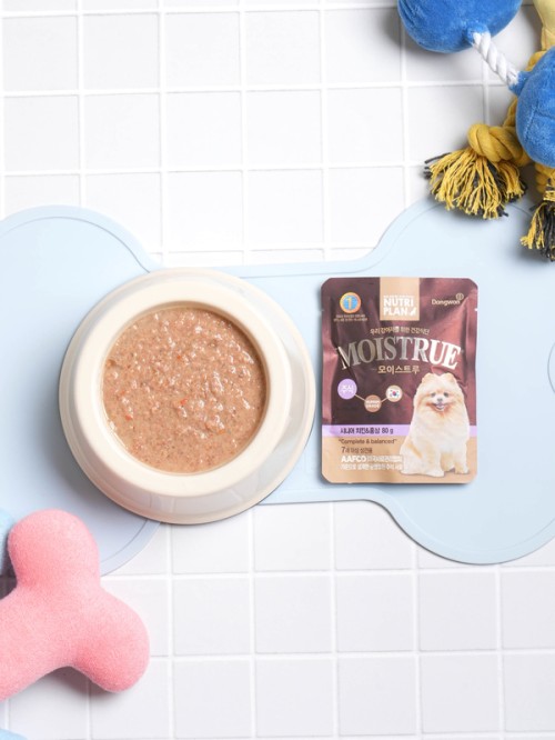 อาหารสุนัขแบบเปียก Dongwon Nutriplan Moisture รสไก่และโสมแดง (80กรัม)