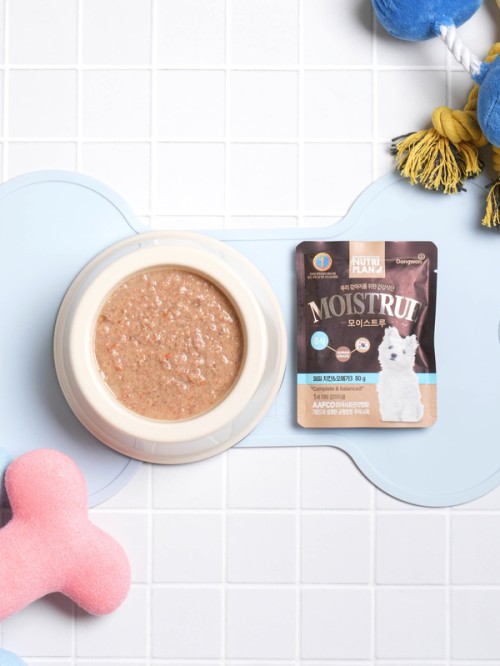 อาหารสุนัขแบบเปียก Dongwon Nutriplan Moisture รสไก่และโอเมก้า3  (80กรัม)