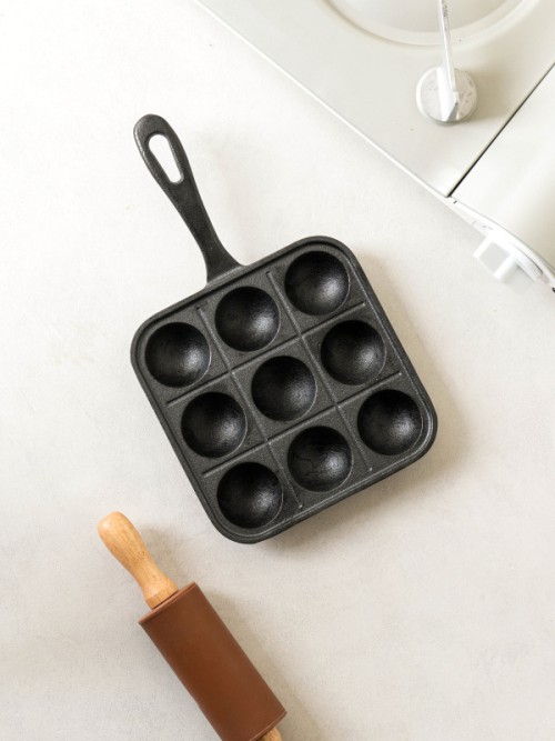 กระทะ (cast iron pan) มี 9 ช่อง
