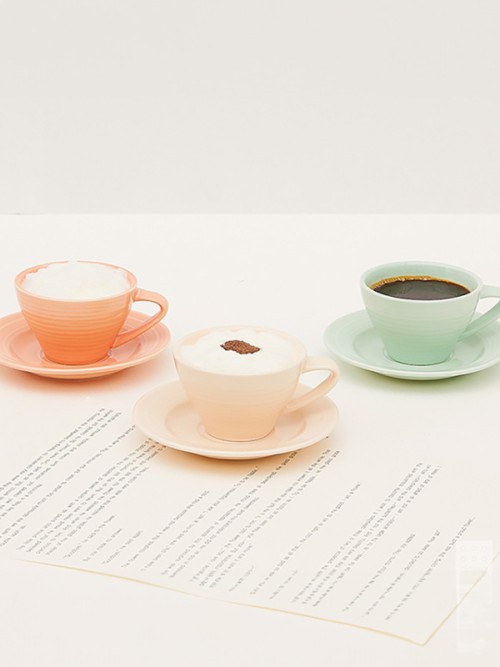 เซตถ้วยกาแฟเอสเปรสโซ่ ที่มีการออกแบบหรูหราและเรียบง่าย