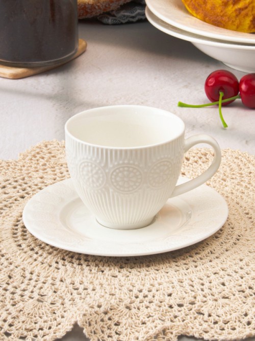 เซตถ้วยกาแฟเอสเปรสโซ่ ที่มีลายแพทเทิร์นแบบยกพื้น (Embossed Pattern) ทำให้ดูหรูหราและมีสไตล์ ขนาดความจุประมาณ 110 มิลลิลิตร