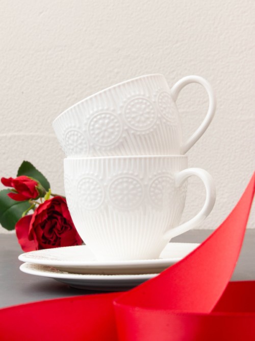 เซตถ้วยกาแฟเอสเปรสโซ่ ที่มีลายแพทเทิร์นแบบยกพื้น (Embossed Pattern) ทำให้ดูหรูหราและมีสไตล์ ขนาดความจุประมาณ 110 มิลลิลิตร